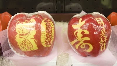 上海超市出售天价日本苹果 一对8000元人民币
